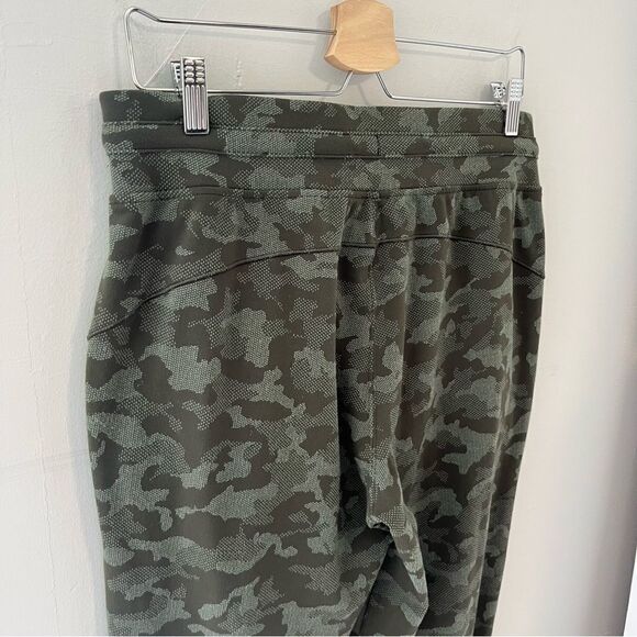 Lululemon Ready to Rulu Jogger 29"
Heritage Camo Dark Olive Green Twill - Picture 13 of 13